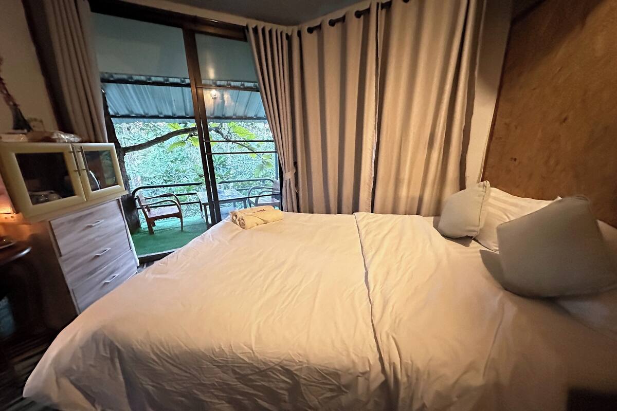 Tent for 2 Adults with AC | WiFi (無料)、ベッドシーツ