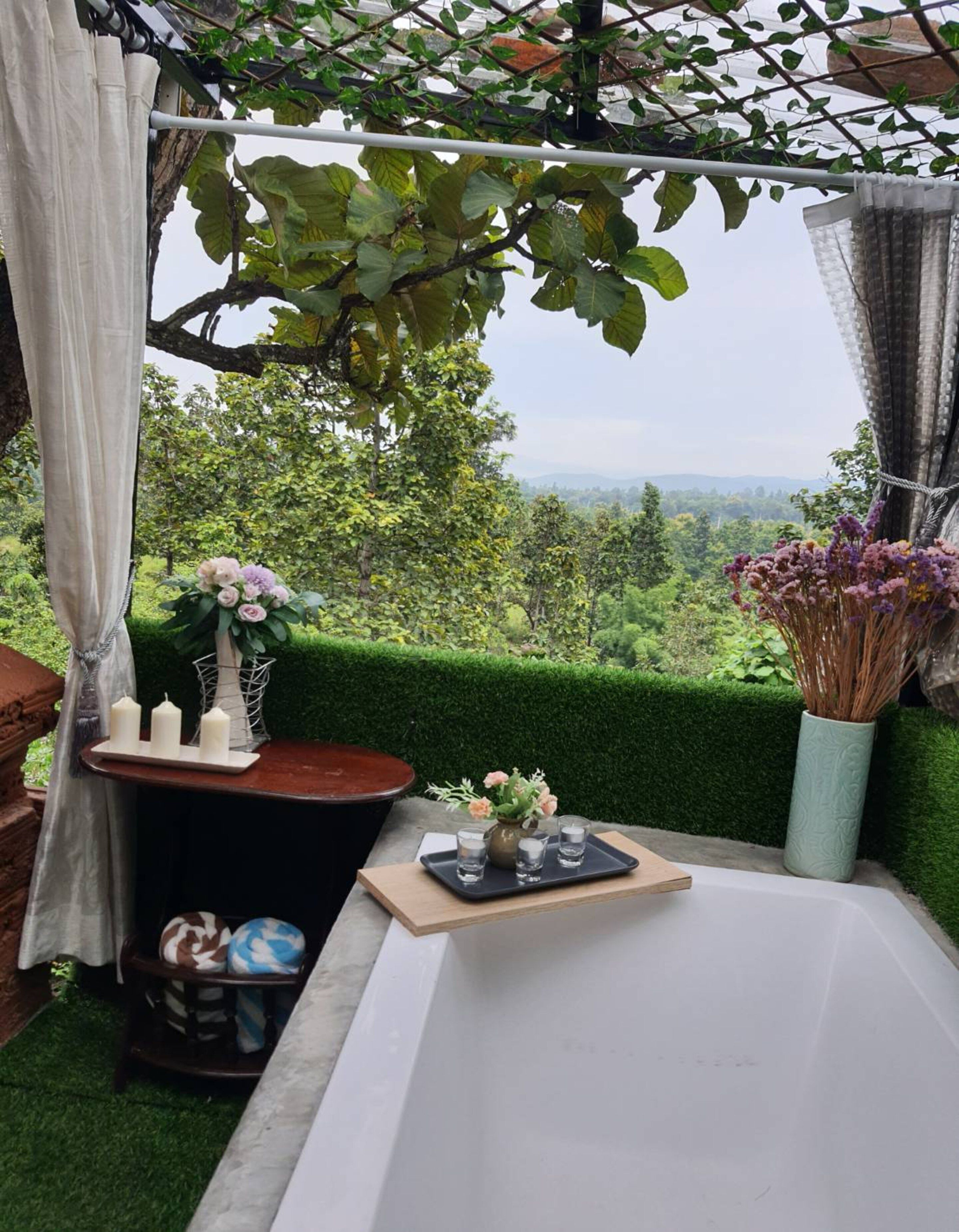 Superior King Room with AC | Bathroom | Shower, towels