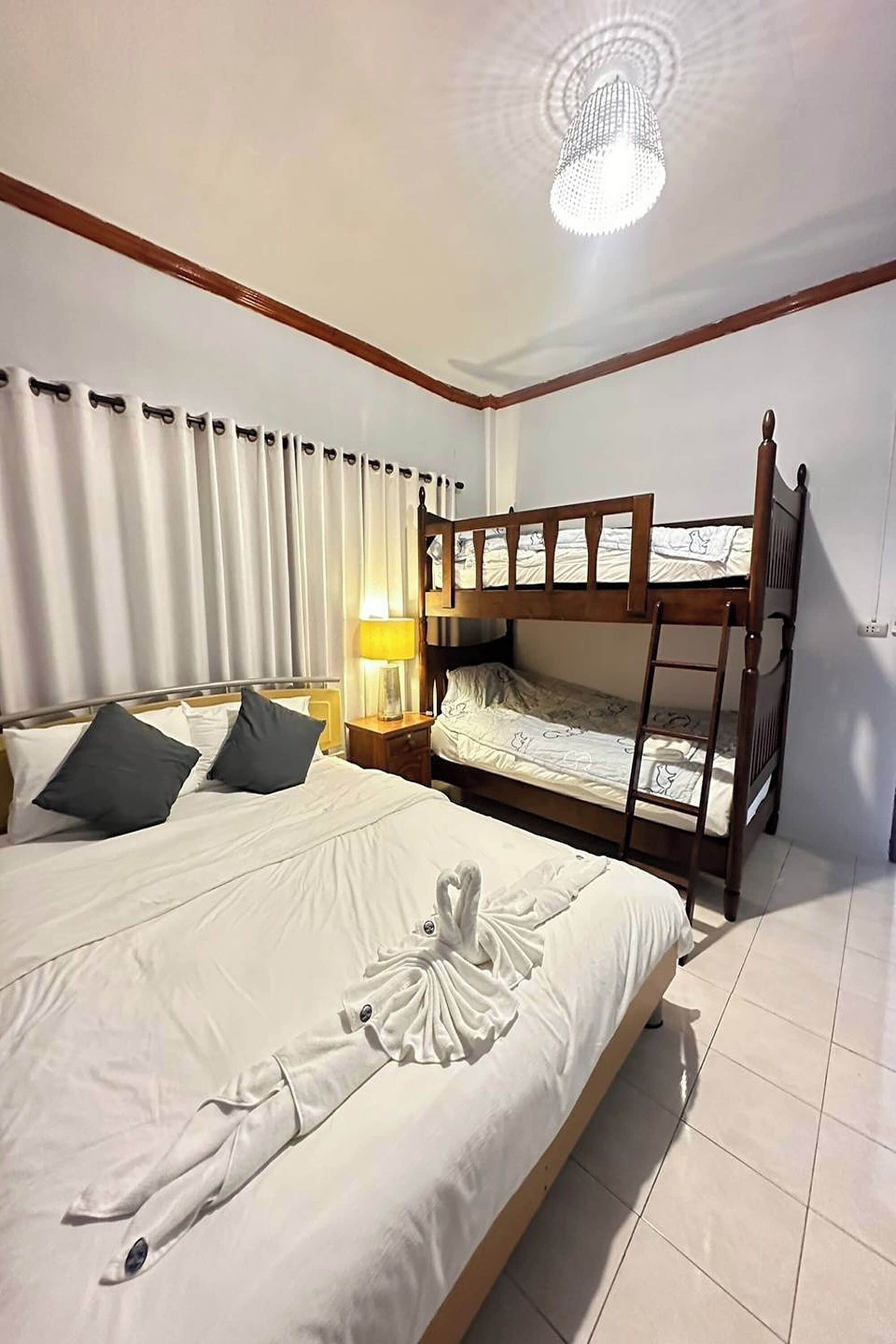 Two Bedrooms Villa (Private Bathroom) | Free WiFi, bed sheets