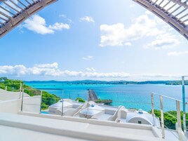 Premium bedding, free cribs/infant beds, free WiFi, bed sheets