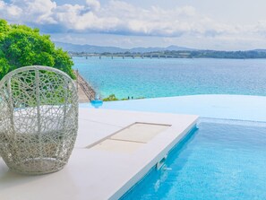 Deluxe-Villa, 2 Schlafzimmer, eigener Pool, Meerblick | Ausblick vom Zimmer