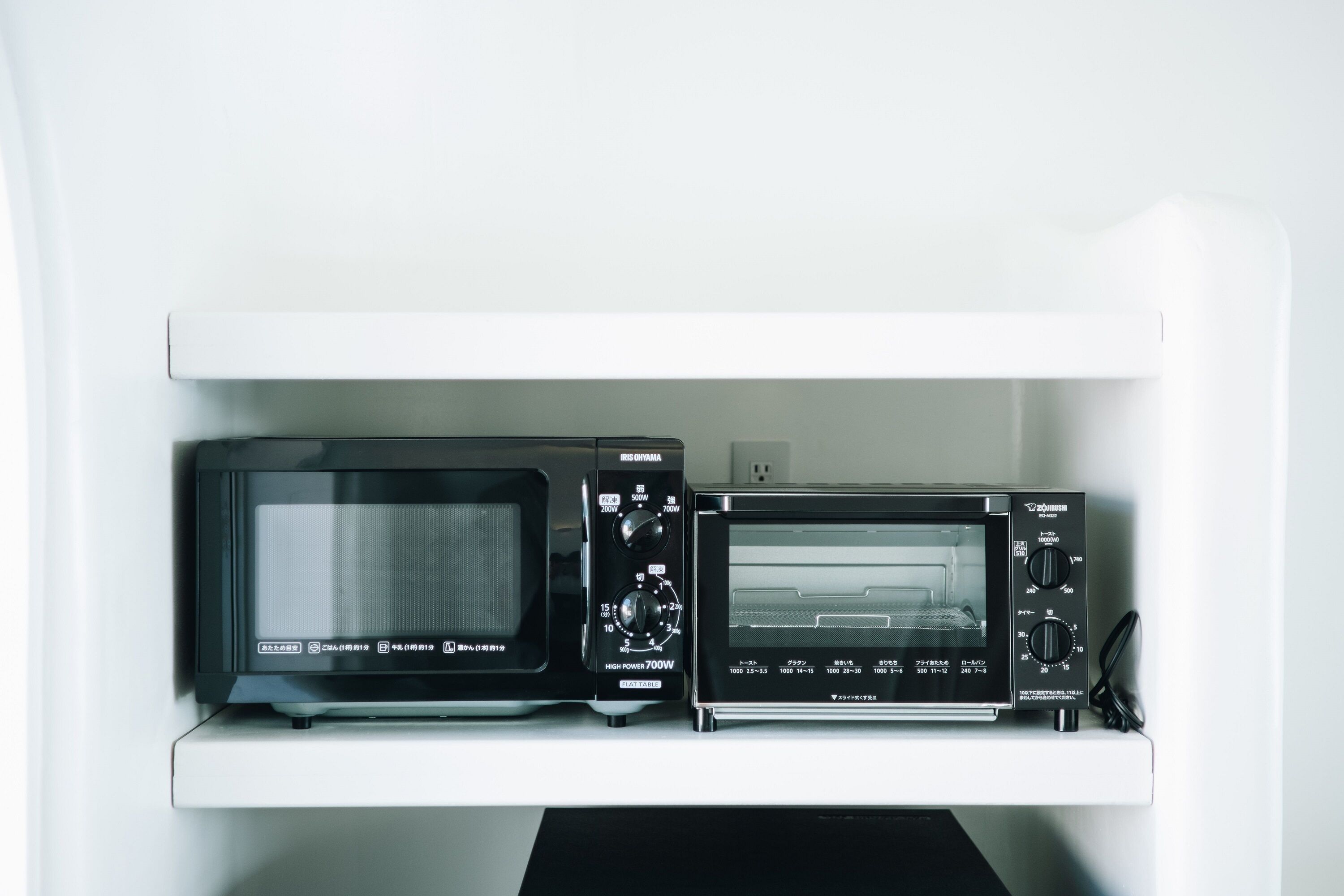 full-sized fridge, microwave, stovetop, electric kettle