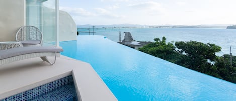 Beach/ocean view