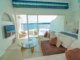 Santorini (Type A, Heated Infinity Pool, 4 PAX) | Premium bedding, free cribs/infant beds, free WiFi, bed sheets