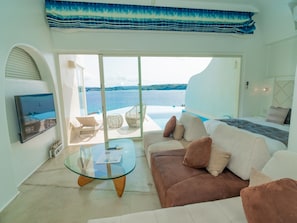 Santorini (Type A, Heated Infinity Pool, 4 PAX) | Premium bedding, free cots/infant beds, free WiFi, bed sheets