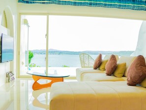 Dilos (Type E, Heated Infinity Pool, Rooftop Terrace, 4 PAX )