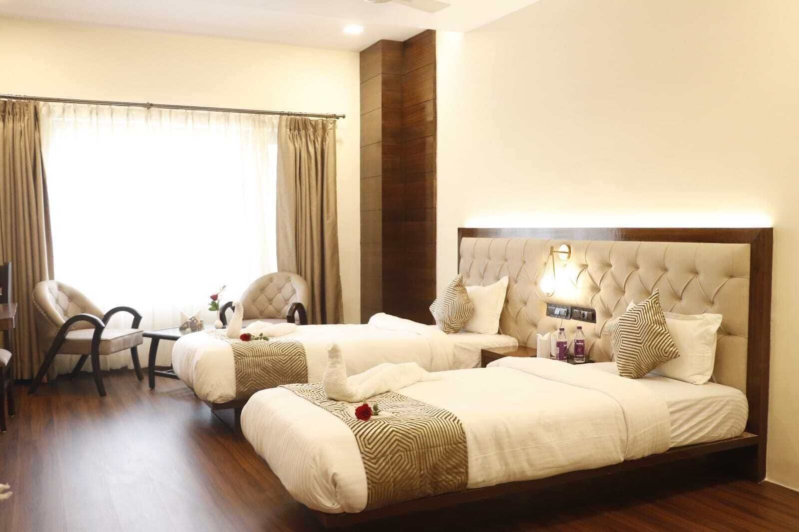 Habitación de lujo | Sábanas de algodón egipcio, ropa de cama de alta calidad y minibar 