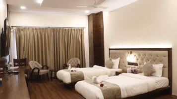 Luxury Room | Egyptian cotton sheets, premium bedding, minibar, desk