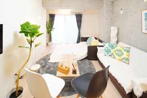 Laptop workspace, soundproofing, free WiFi - Asakusa Hotel 301 (Tokyo)