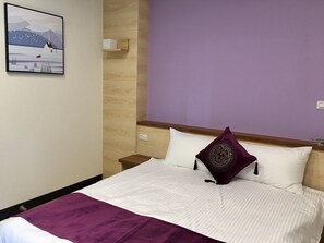 Standard-Doppelzimmer | Verdunkelungsvorhänge, kostenloses WLAN, Bettwäsche