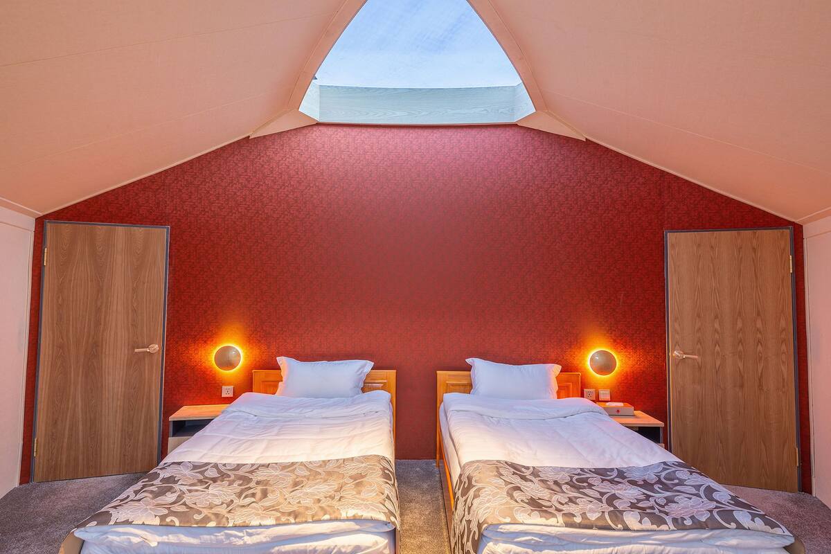 Pillowtop beds, soundproofing, bed sheets