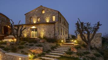 Fachada del alojamiento - Noche