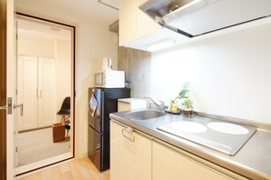 Cookware/dishes/utensils - Asakusa Hotel 303 (Tokyo)