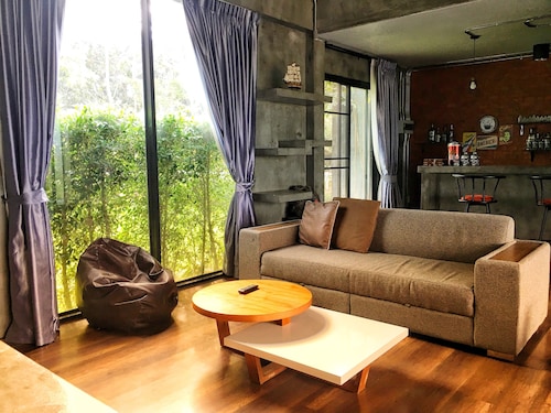 Villa private good zone