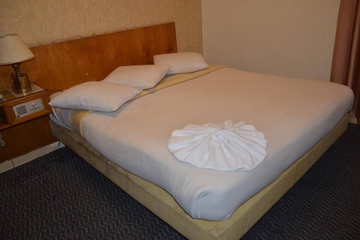 2 bedrooms, premium bedding, in-room safe, soundproofing