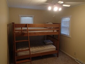 TV a schermo piatto, lettore DVD, servizi in streaming