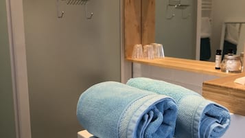 Studio | Bathroom