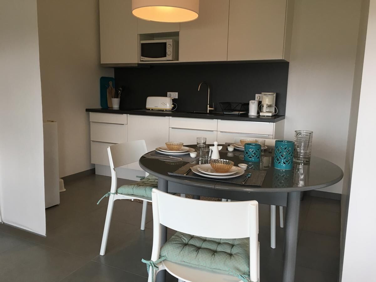 Studio | Private kitchenette | Coffee/tea maker, electric kettle