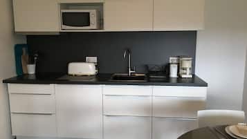 Estudio | Cocina privada | Frigorífico, microondas, lavavajillas y cafetera o tetera