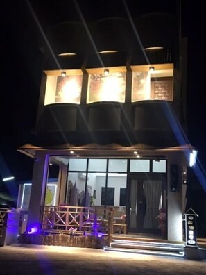 Fasade – kveld/natt