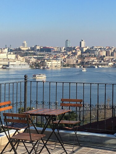 Rooftop Balat Rooms & Apartments