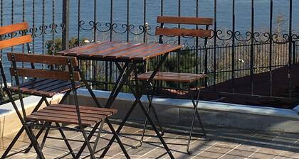 Rooftop Balat Rooms & Apartments