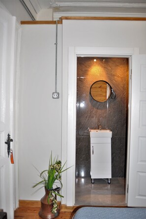City Double Room | Iron/ironing board, free WiFi, bed sheets