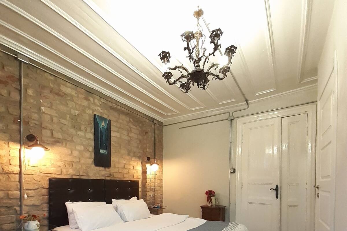 Classic Double or Twin Room | Iron/ironing board, WiFi (free), bed sheets