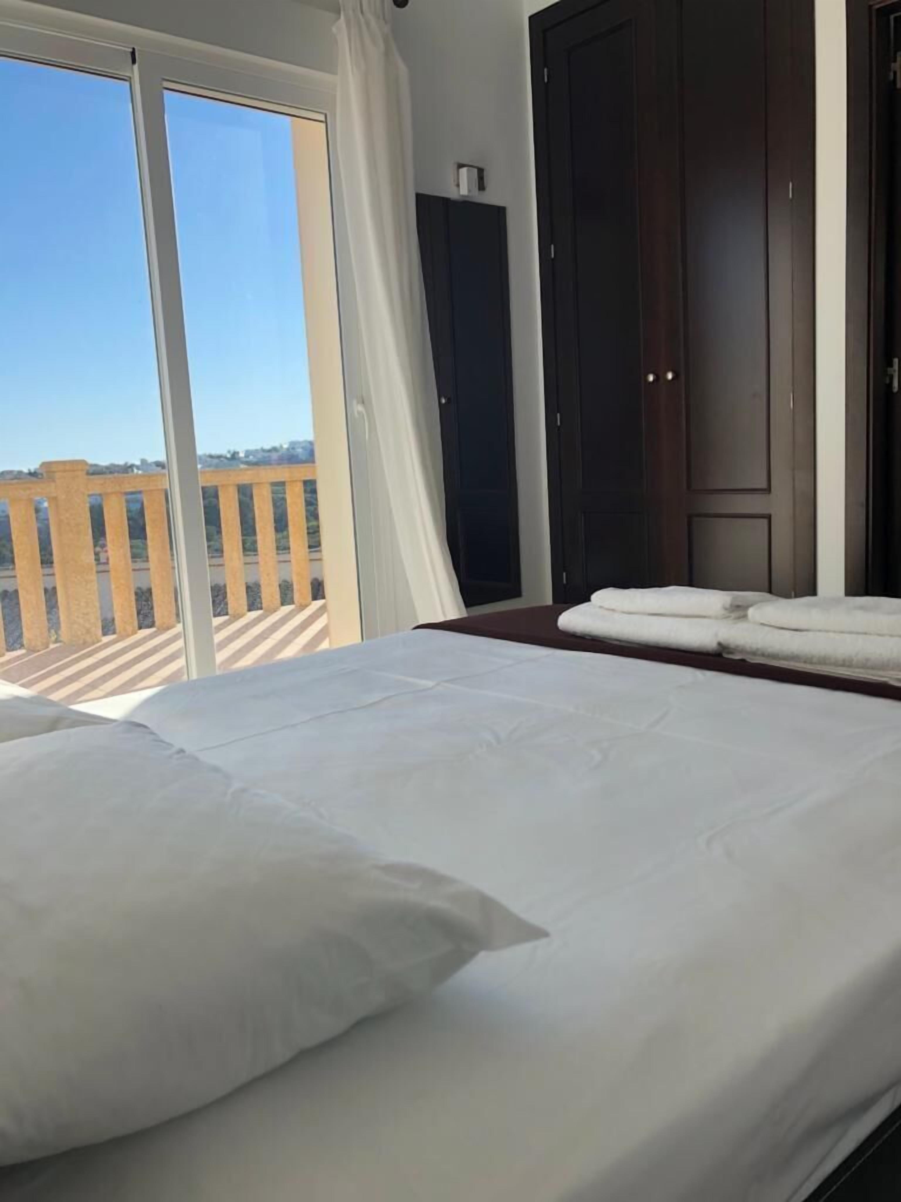 4 chambres, fer et planche à repasser, lit parapluie, Wi-Fi gratuit