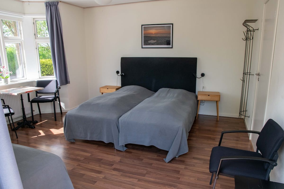 Double room with terrace - extra bed available, pets not allowed, bedding and towels not included | Seterika/papan seterika, Wi-fi percuma 