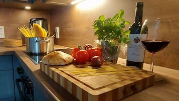 Kühlschrank, Ofen, Herdplatte, Geschirrspüler