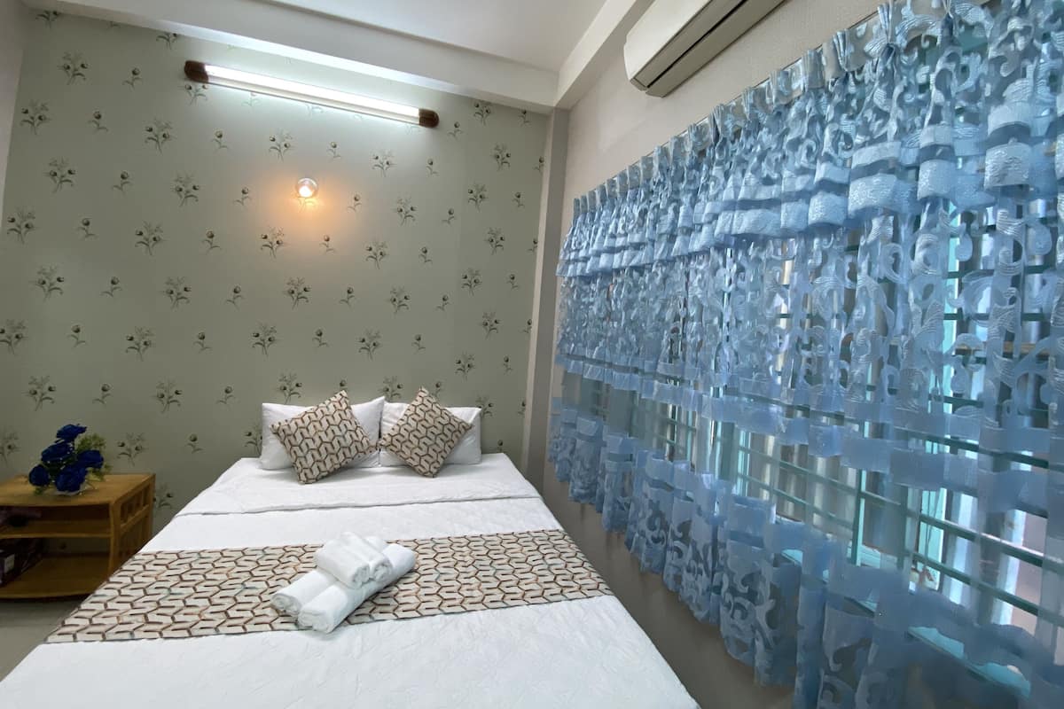 Double Room | Minibar, iron/ironing board, free WiFi