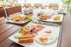 Daily continental breakfast for a fee - Resto Sea Resort (Bang Saphan)