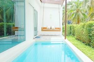 Deluxe Pool Villa | Garden view