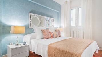 2 slaapkamers, een bureau, een strijkplank/strijkijzer, wifi