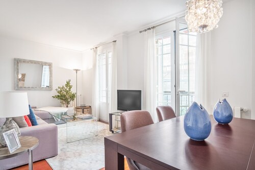 RETIRO VI - Two Bedroom Apartment, Sleeps 4