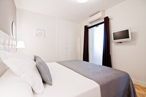 1 habitación, tabla de planchar con plancha, wifi y ropa de cama 