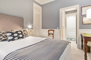 3 chambres, fer et planche à repasser, Wi-Fi, draps fournis