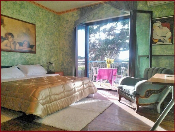 Desk, free WiFi, bed sheets
