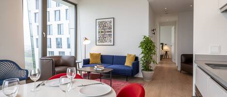 40-inch Smart TV with satellite channels, TV