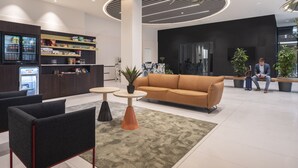 Lobby-lounge