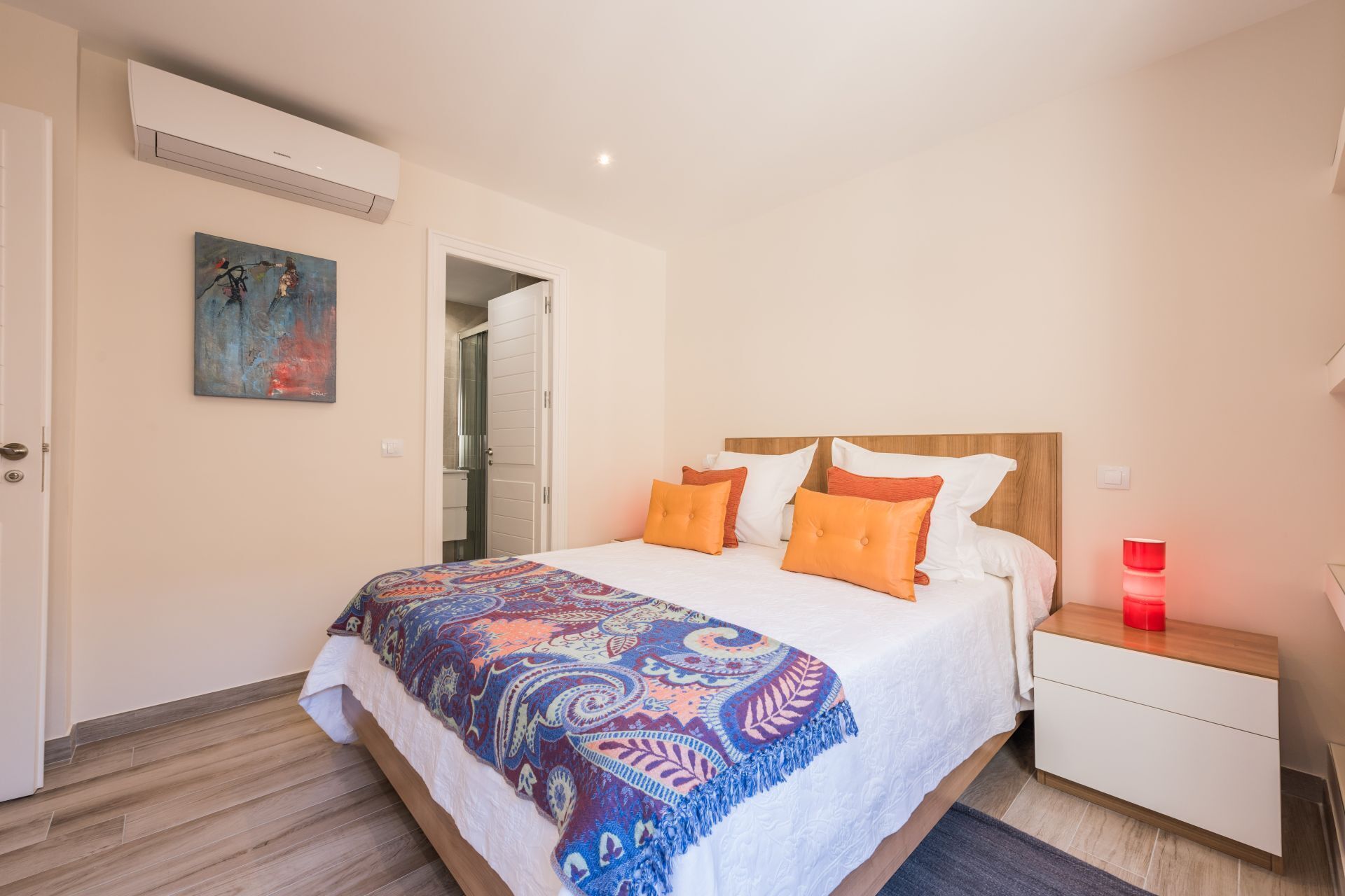 1 slaapkamer, een strijkplank/strijkijzer, wifi, beddengoed