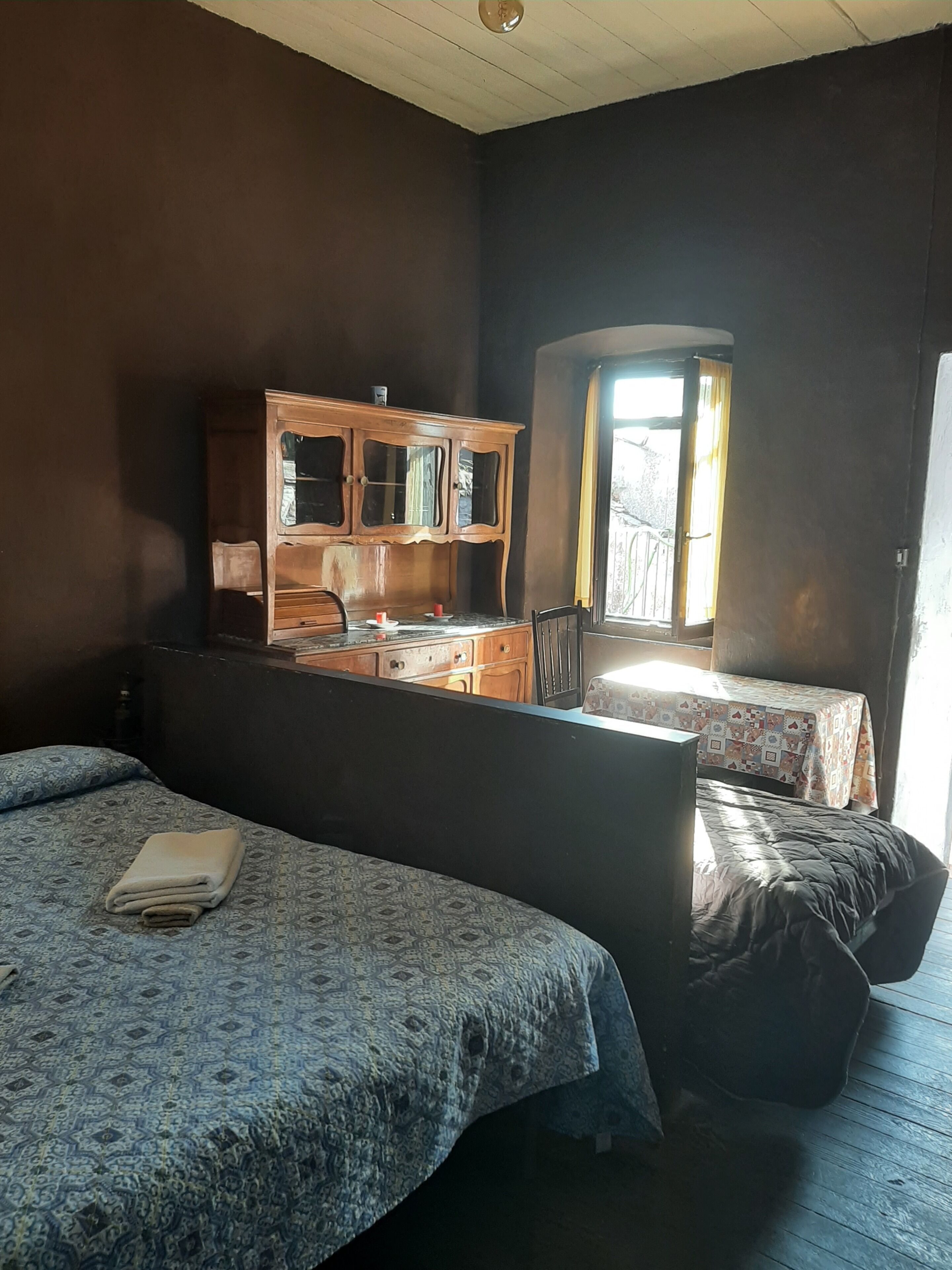 Classic Double Room | Desk