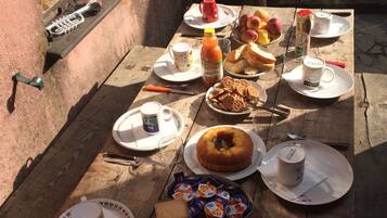 TĂ€gliches inbegriffenes kontinentales FrĂŒhstĂŒck