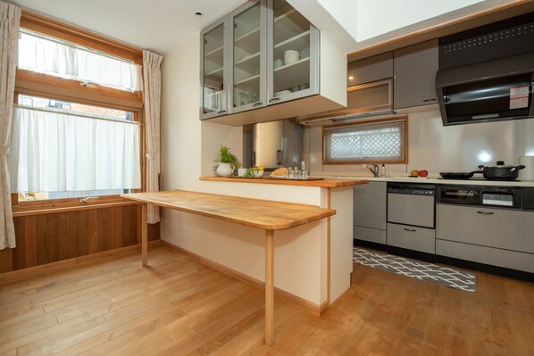 Private Vacation Home | Private kitchen | Fridge, microwave, electric kettle - Sapporo Asahigaoka house (Sapporo)