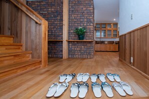 Property entrance - Sapporo Asahigaoka house (Sapporo)