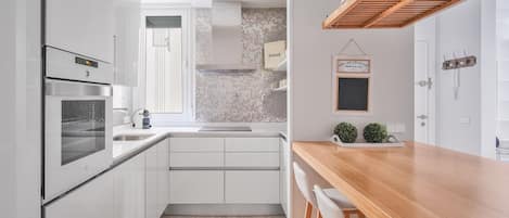 Fridge, microwave, oven, dishwasher