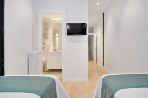 3 slaapkamers, een strijkplank/strijkijzer, wifi, beddengoed