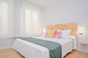 3 habitaciones, tabla de planchar con plancha, wifi y ropa de cama 