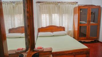 3 bedrooms, iron/ironing board, free WiFi